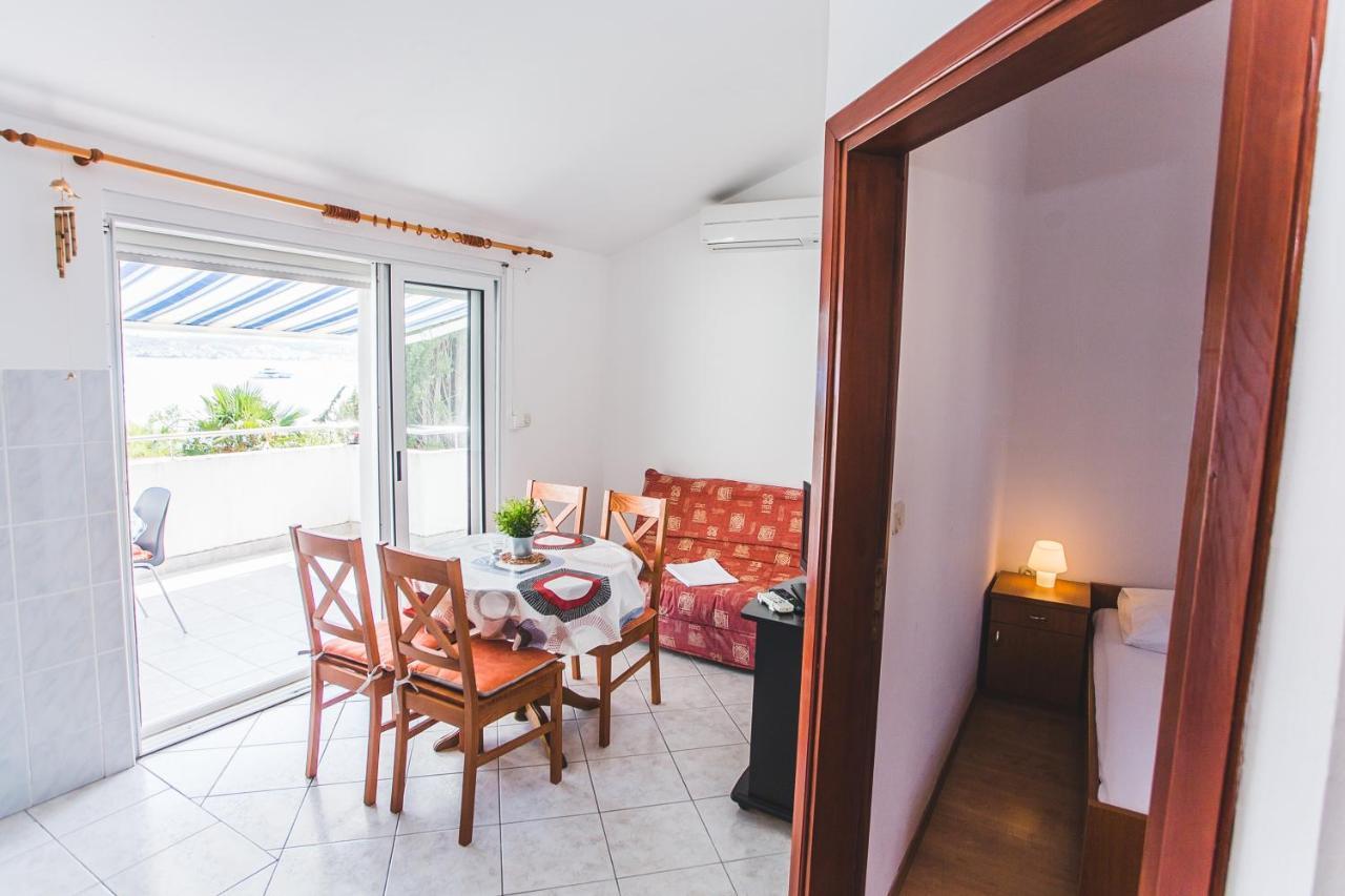 Apartmani Males Rogoznica  Extérieur photo