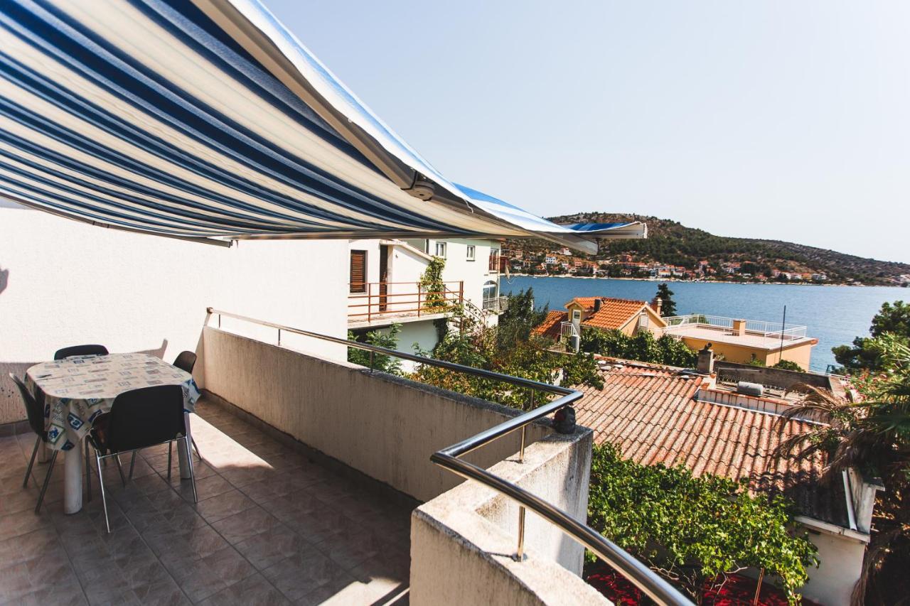 Apartmani Males Rogoznica  Extérieur photo