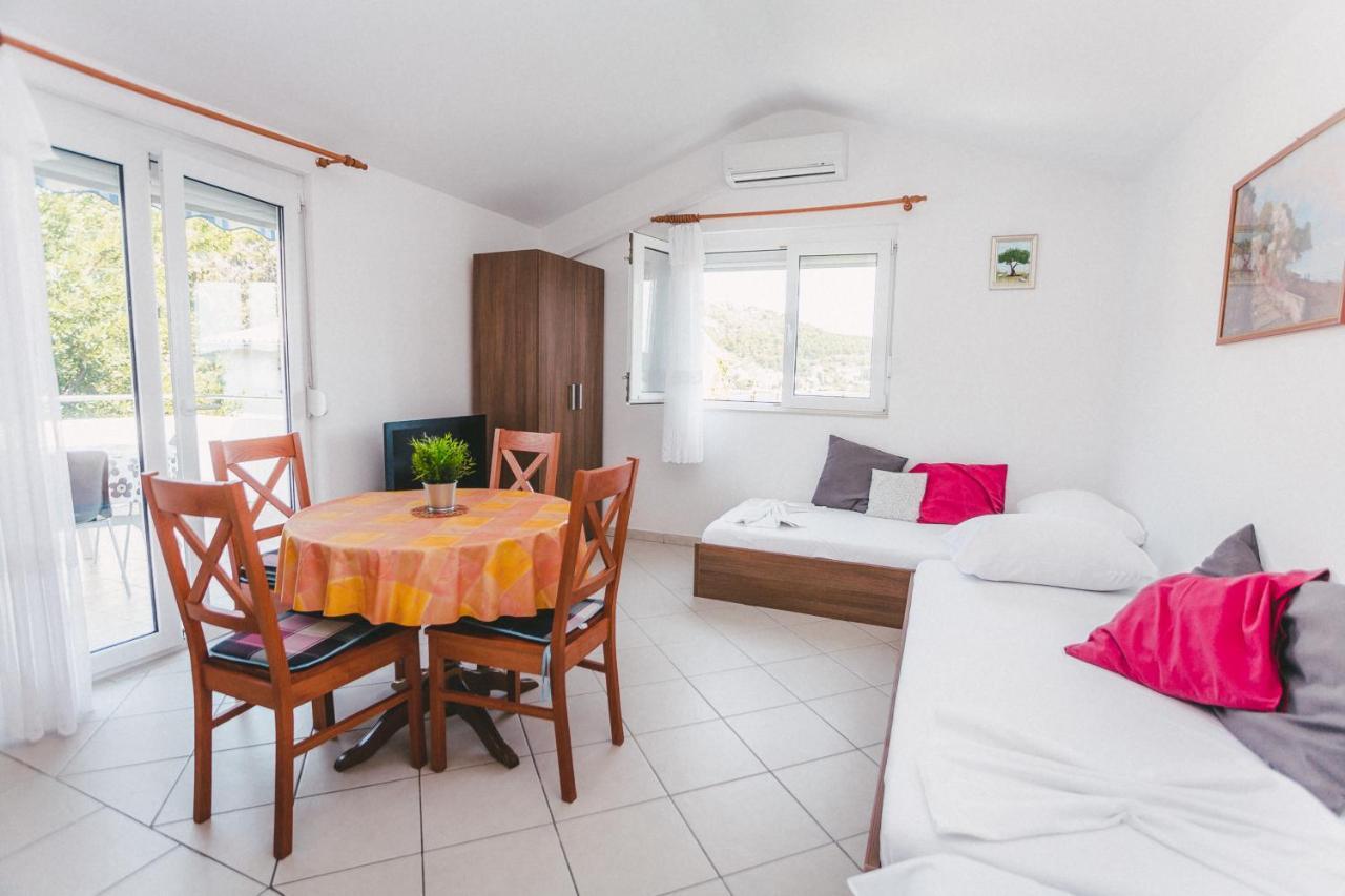 Apartmani Males Rogoznica  Extérieur photo