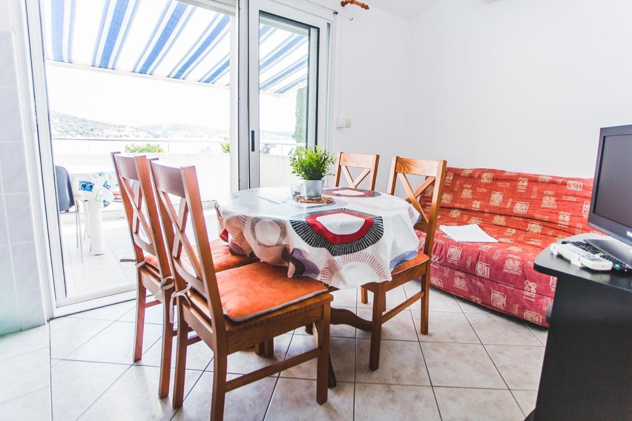 Apartmani Males Rogoznica  Extérieur photo